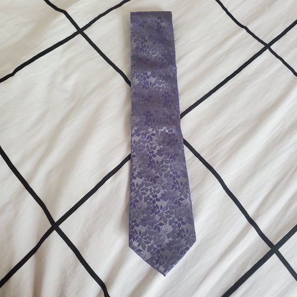 Calvin Klein Lavendar Tie - Picture 1 of 4